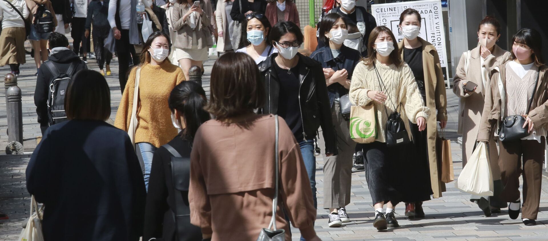 Пандемия коронавируса - жители Токио в масках - Sputnik Грузия, 1920, 01.08.2021