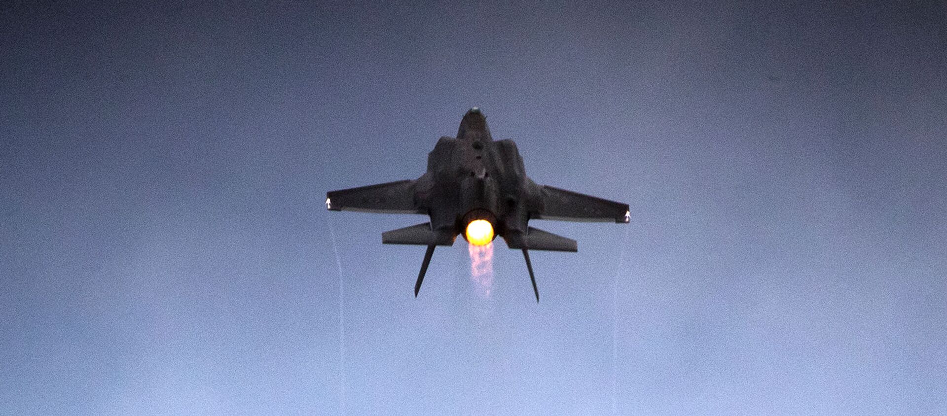 Истребитель F-35 Lightning II израильских ВВС на показательных выступлениях в военно-воздушной базе Хатцерим (27 декабря 2017). Пустыне Негев, Израиль - Sputnik საქართველო, 1920, 29.09.2021