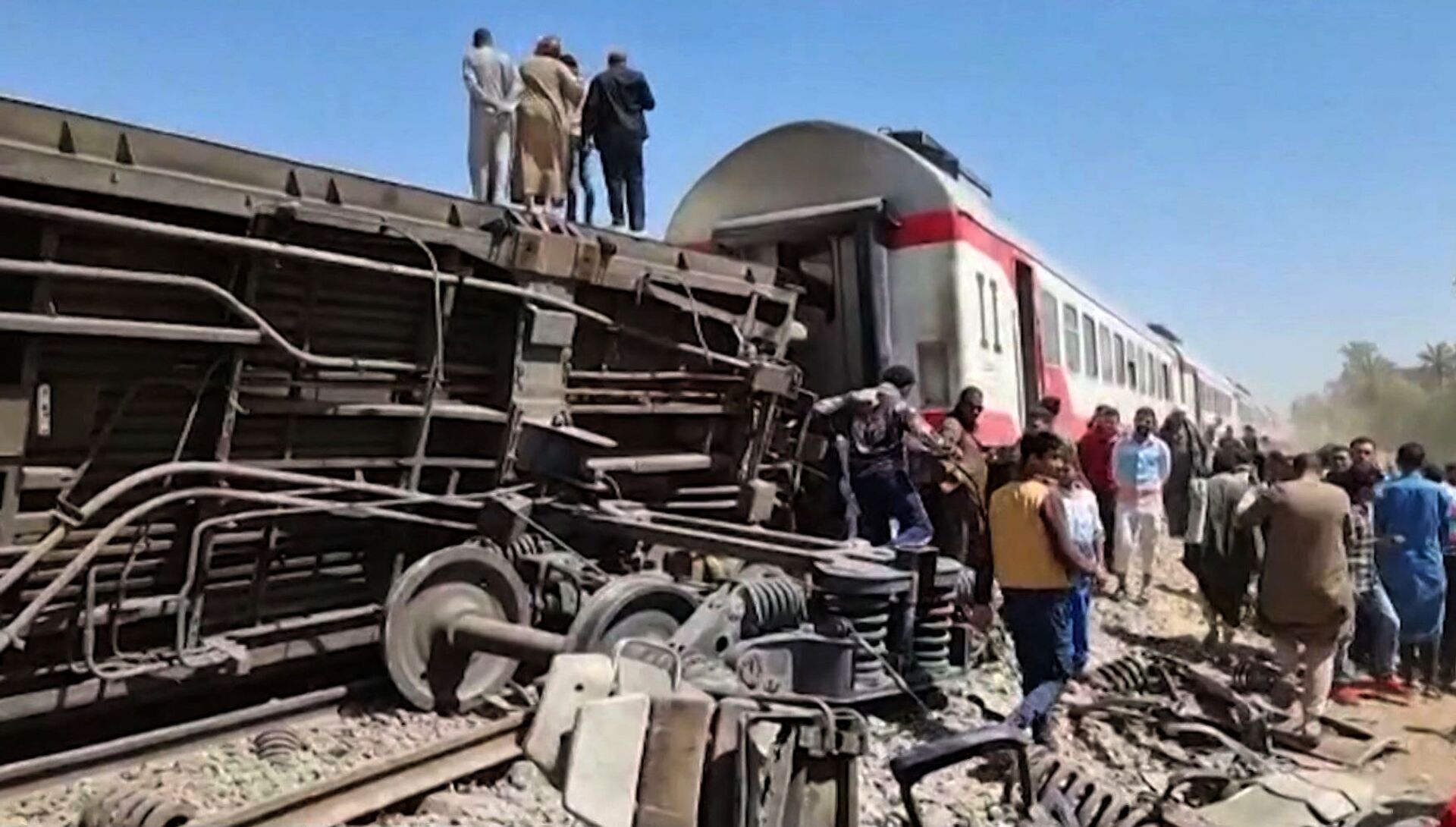 Два пассажирских поезда столкнулись в Египте: десятки погибших и раненых - Sputnik Грузия, 1920, 26.03.2021