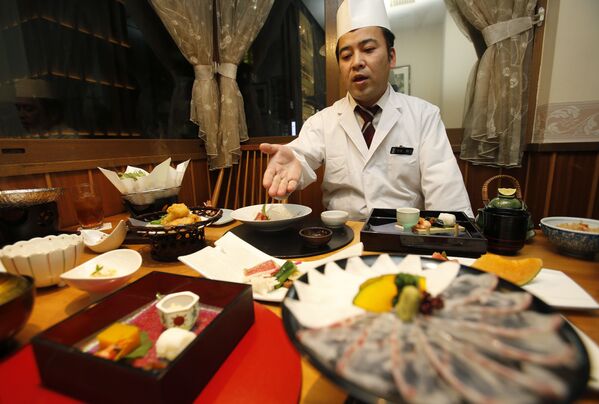 Шеф-повар рассказывает о меню японского ресторана Irimoya Bettei в Токио - Sputnik Грузия
