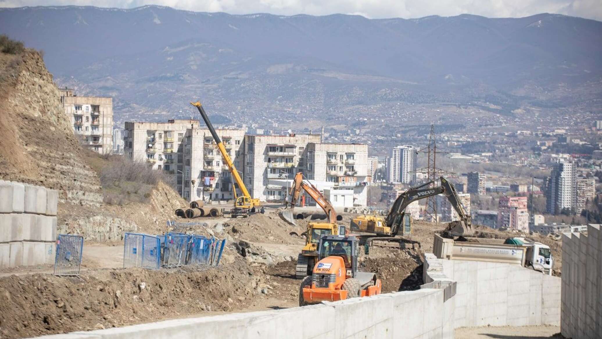 სამგორის რაიონში ფერდის გამაგრება მიმდინარეობს