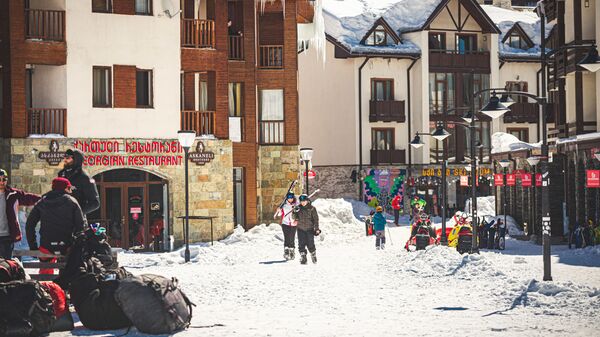 Зимний горнолыжный курорт Гудаури - курортный поселок - Sputnik Грузия