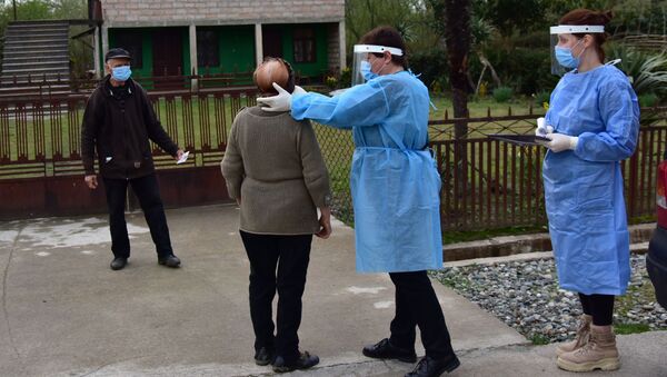 Термоскрининг жителей села Орсантиа Зугдидского муниципалитета в связи с эпидемией коронавируса - Sputnik Грузия