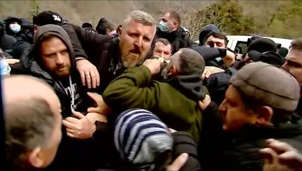 პოლიციასთან დაპირისპირება ნამახვანში: ჰესის მშენებლობის მოწინააღმდეგეები პროტესტს განაგრძობენ - Sputnik საქართველო
