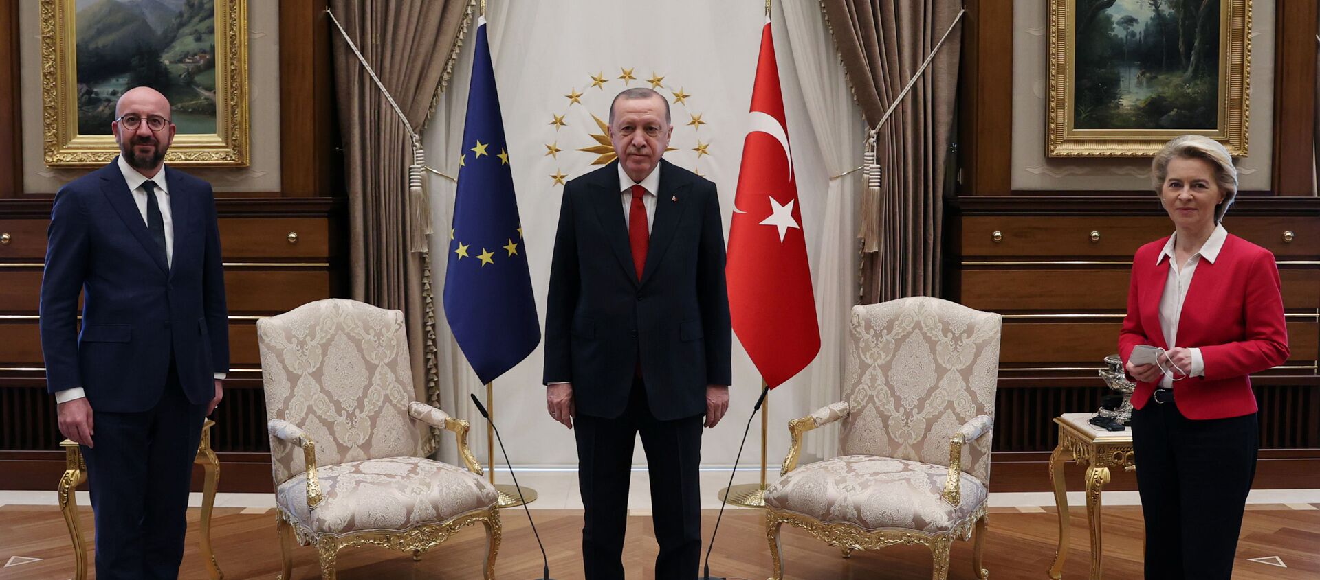 თურქეთის პრეზიდენტი რეჯეფ თაიიფ ერდოღანი, ევროსაბჭოს პრეზიდენტი შარლ მიშელი და ევროკომისიის პრეზიდენტი ურსულა ფონ დერ ლაიენი - Sputnik საქართველო, 1920, 07.04.2021
