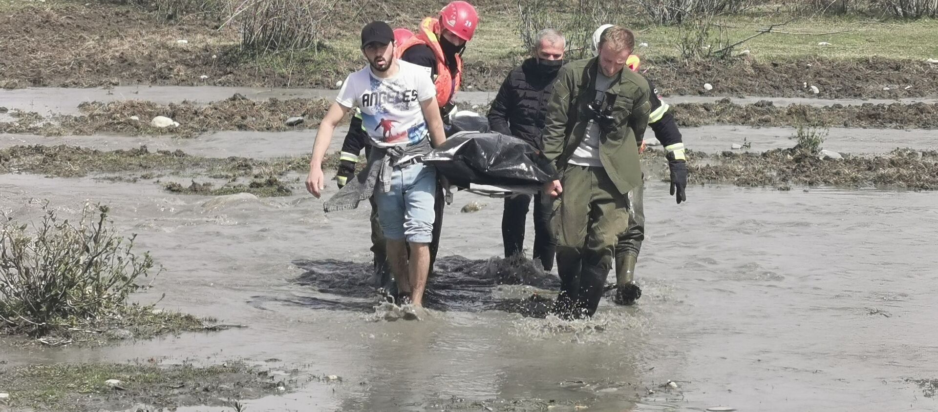 Спасательно-поисковая операция на реке Ингури близ села Шамгона Зугдидского района - Sputnik Грузия, 1920, 07.04.2021