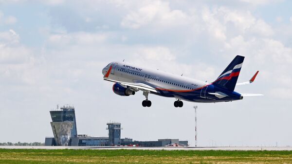 Пассажирский самолет российской авиакомпании Аэрофлот - Airbus A320 - Sputnik Грузия