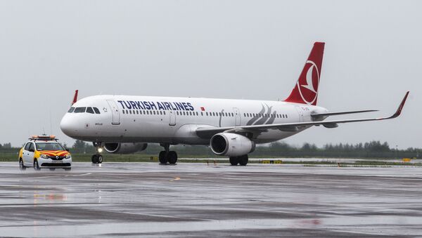 Самолет Airbus A321-200 турецкой авиакомпании Turkish Airlines  - Sputnik Грузия