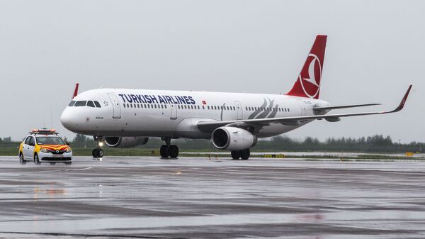 Самолет Airbus A321-200 турецкой авиакомпании Turkish Airlines  - Sputnik Грузия