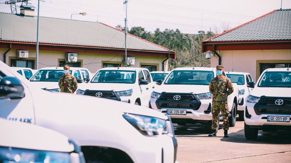 Пограничная полиция Грузии получила в подарок более 30 новых автомобилей - Sputnik Грузия