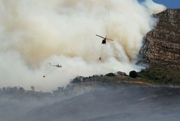 Для тушения огненной стихии были задействованы вертолеты  - Sputnik Грузия