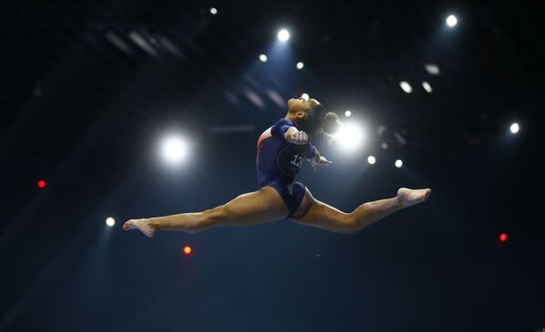 Французская Мелани де Хесус душ Сантуш на чемпионате Европы по спортивной гимнастике 2021 года в Швейцарии - Sputnik Грузия