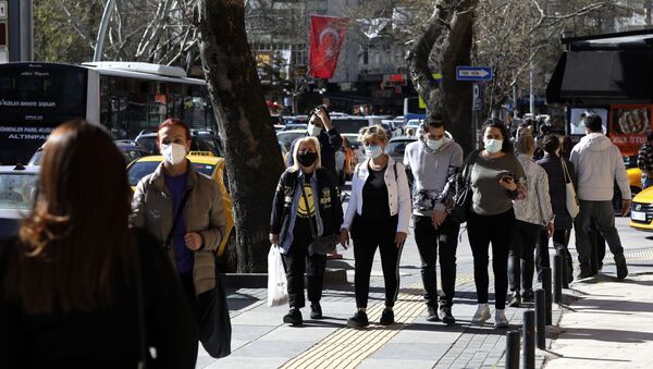 Пандемия коронавируса COVID - прохожие в масках в Анкаре, Турция  - Sputnik Грузия