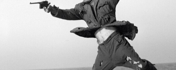 Кадр из кинофильма Белое солнце пустыни. Артист Кахи Кавсадзе в роли Абдуллы. - Sputnik Грузия