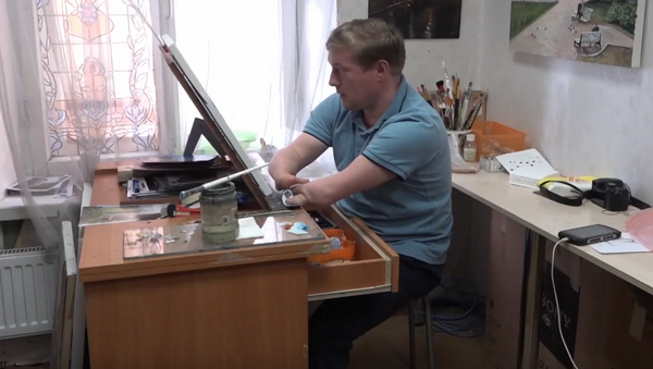 Сильный духом: петербургский художник рисует без кистей рук - Sputnik Грузия
