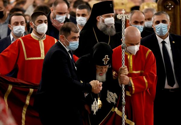 Праздничную службу в честь Пасхи провел Католикос-Патриарх Всея Грузии Илия Второй  - Sputnik Грузия