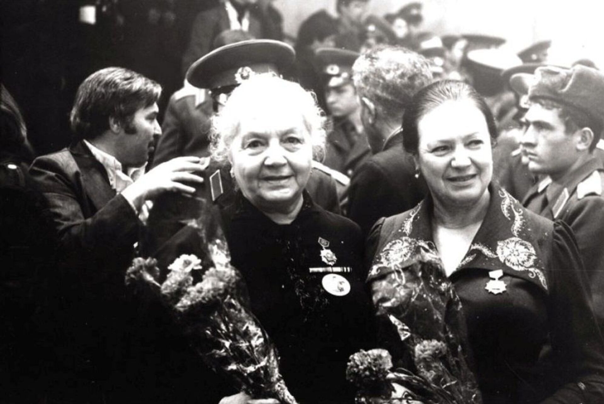 Я хочу, чтоб к штыку приравняли перо – культура Грузии в годы ВОВ - Sputnik Грузия, 1920, 09.05.2021