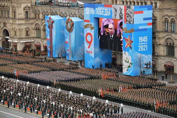 Парад прошел при участии более 12 тысяч военнослужащих - Sputnik Грузия
