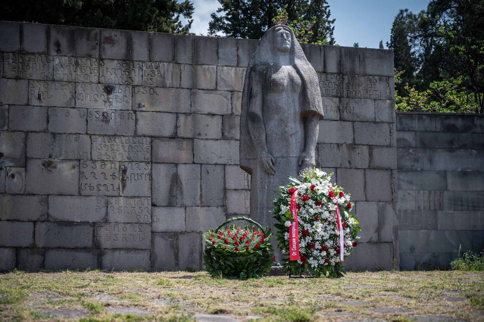 Глава секции интересов России возложил цветы на могилы погибших солдат - Sputnik Грузия, 1920, 09.05.2021