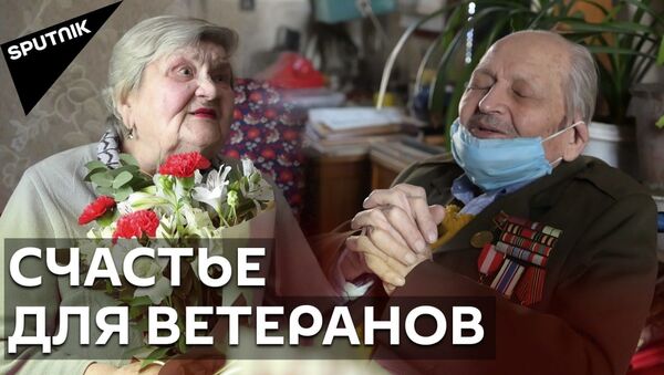 День Победы в Грузии: ветеранам в Тбилиси подарили подарки на 9 мая - видео - Sputnik Грузия