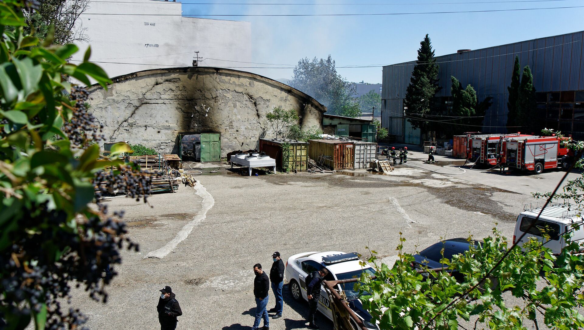 Пожар на складе на улице Эристави в столице Грузии - Sputnik Грузия, 1920, 10.05.2021