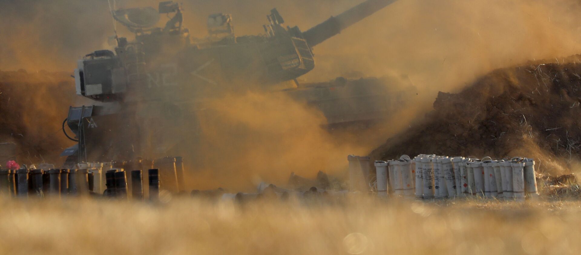 Боевые действия в секторе Газа - израильская артиллерия ведет обстрел позиций противника - Sputnik Грузия, 1920, 14.05.2021