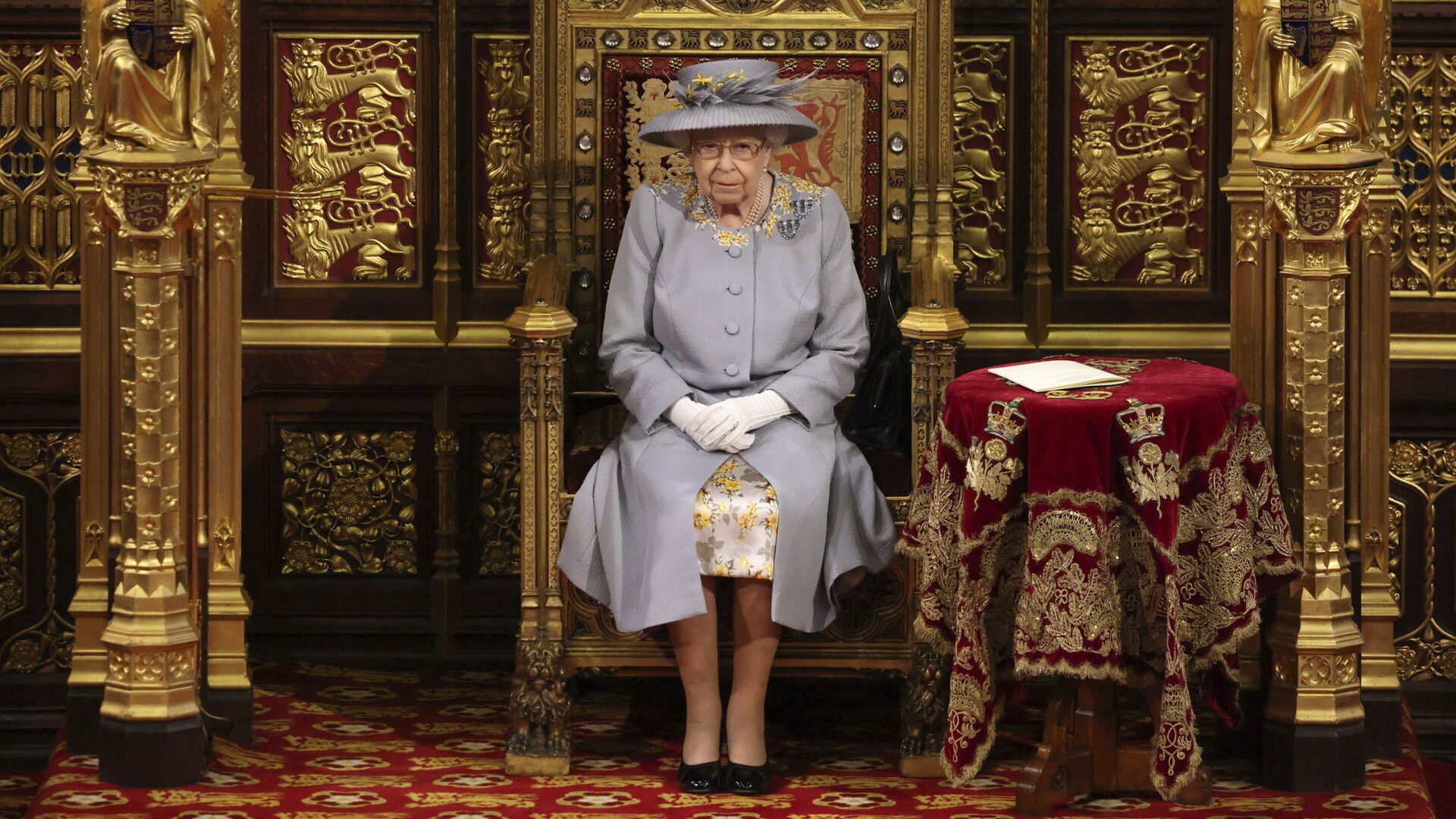 Королева Великобритании Елизавета II выступает с речью в Палате лордов в Вестминстерском дворце в Лондоне - Sputnik Грузия, 1920, 24.02.2022