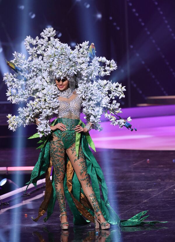 Мисс Сальвадор Ванесса Веласкес во время показа национального костюма конкурса Мисс Вселенная 2021 - Sputnik Грузия