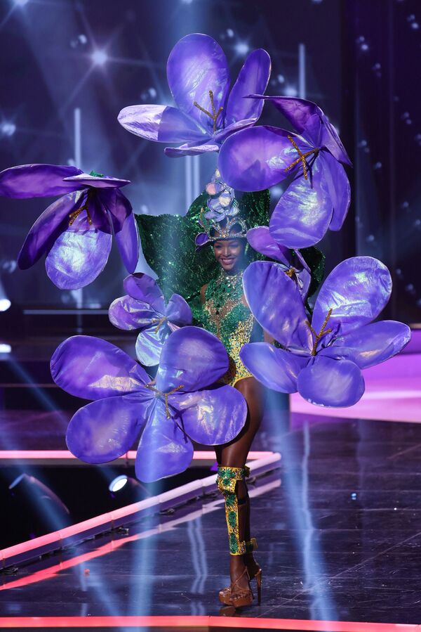 Мисс Ямайка Микеал-Симон Уильямс во время показа национального костюма конкурса Мисс Вселенная 2021  - Sputnik Грузия