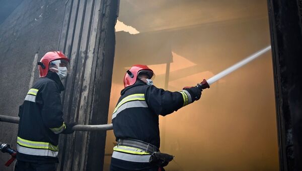 Тушение пожара в Тбилиси - Sputnik Грузия