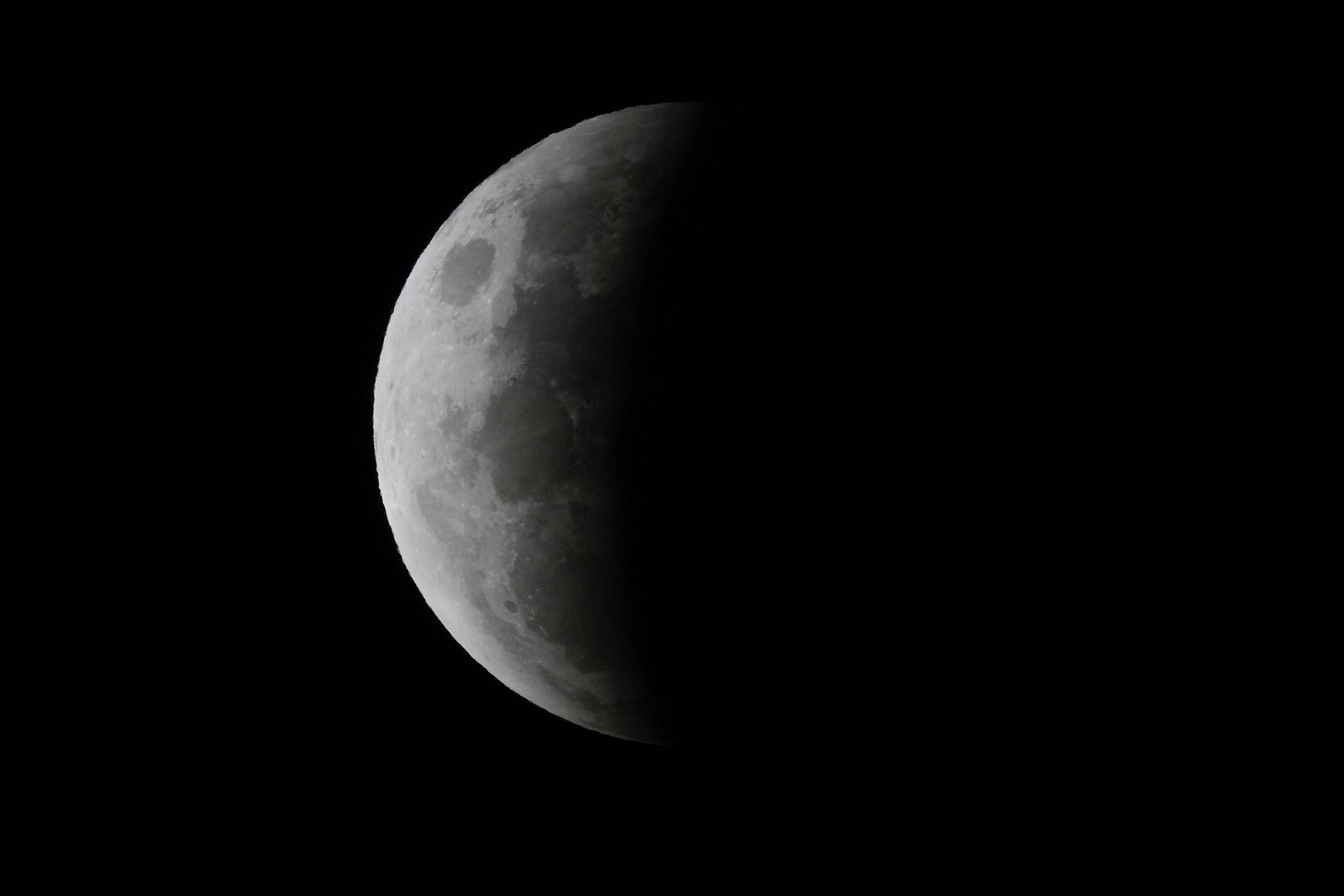 Лунное затмение над Австралией  - Sputnik Грузия, 1920, 04.11.2022