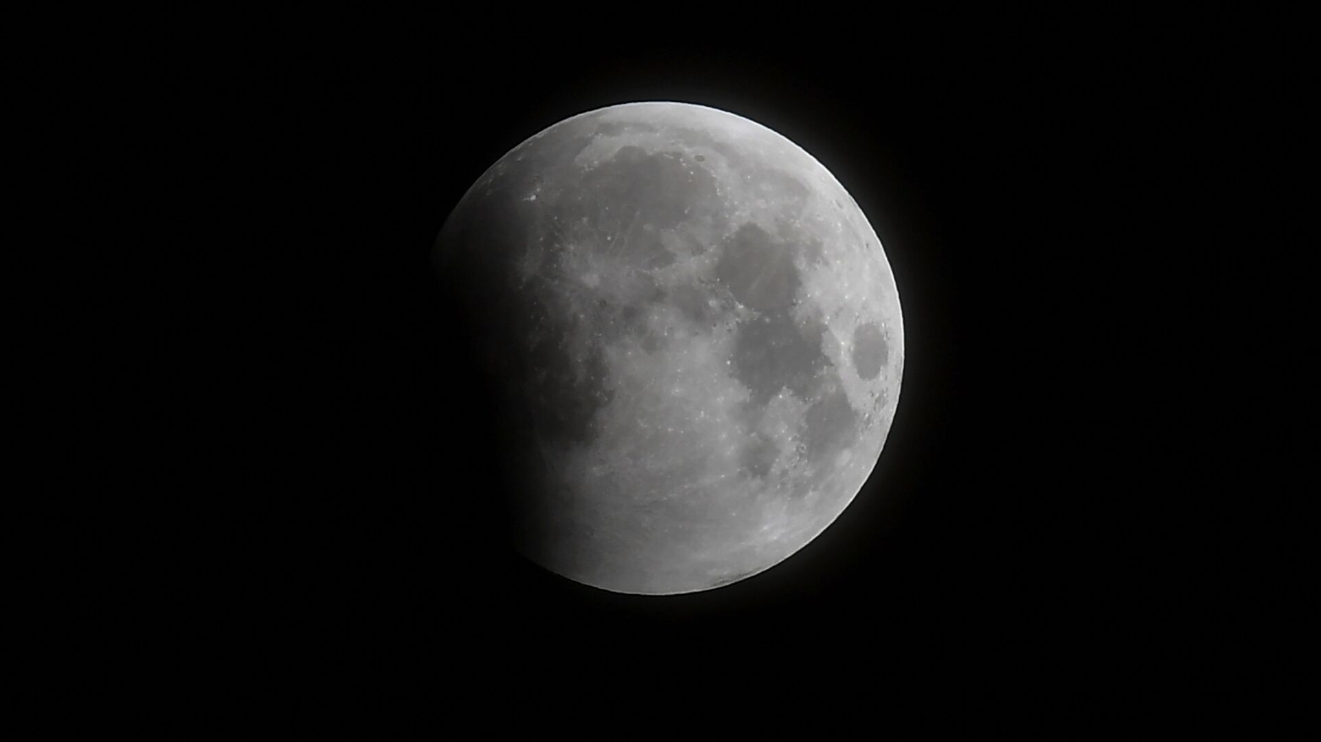 Лунное затмение над Калифорнией  - Sputnik Грузия, 1920, 10.03.2023