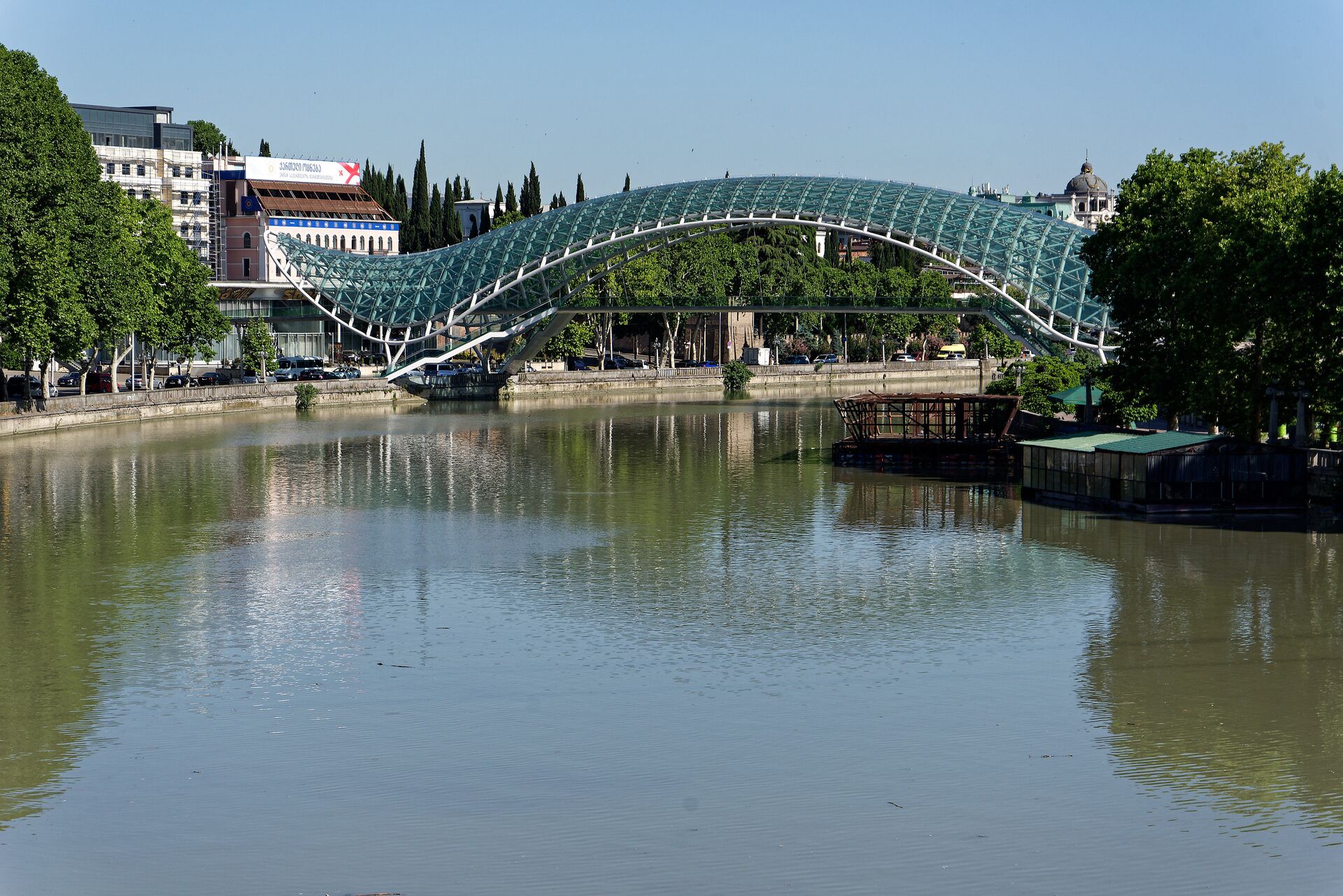 Вид на город Тбилиси - мост Мира и река Кура - Sputnik საქართველო, 1920, 09.03.2022