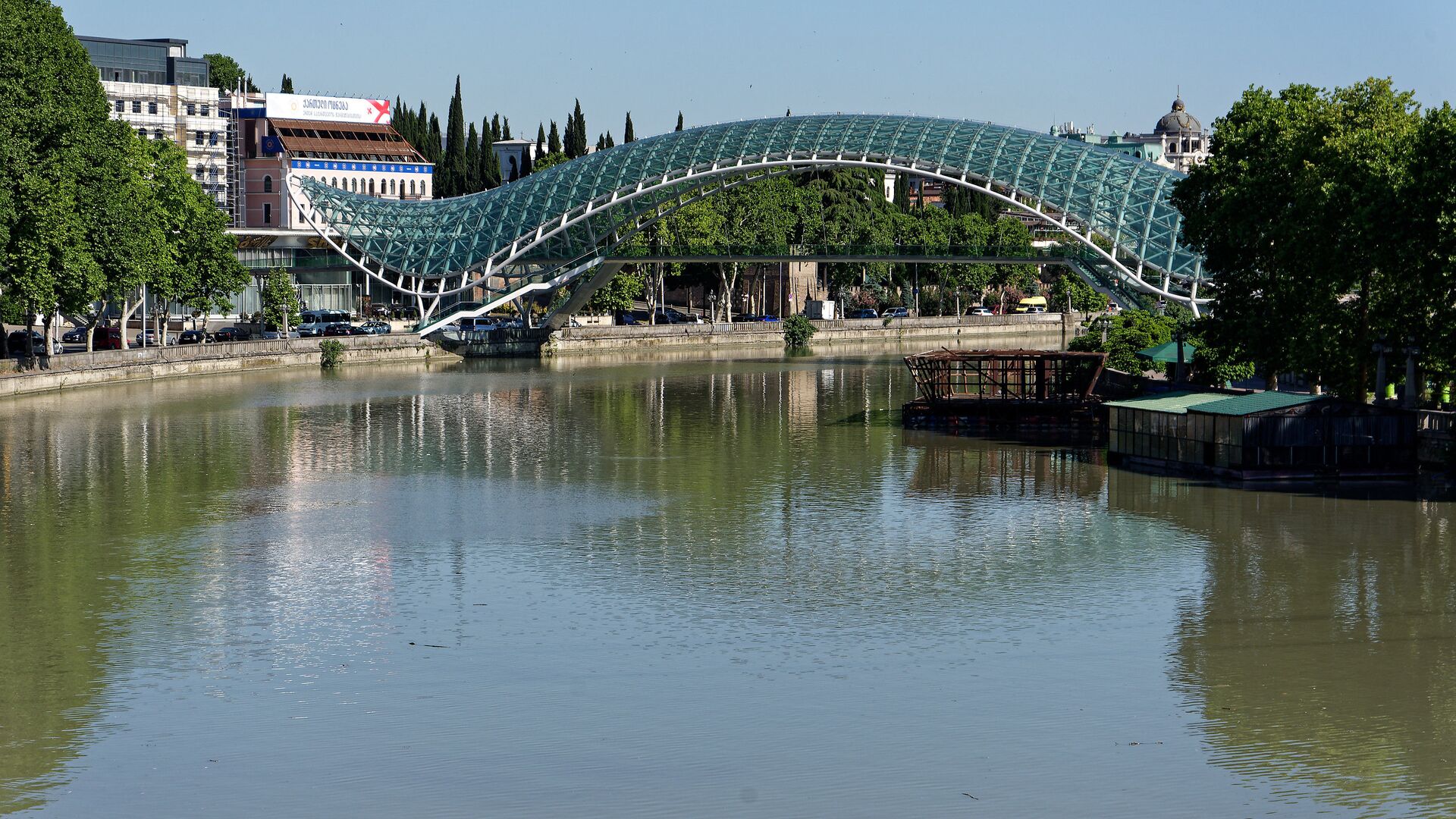 Вид на город Тбилиси - мост Мира и река Кура - Sputnik Грузия, 1920, 11.04.2023