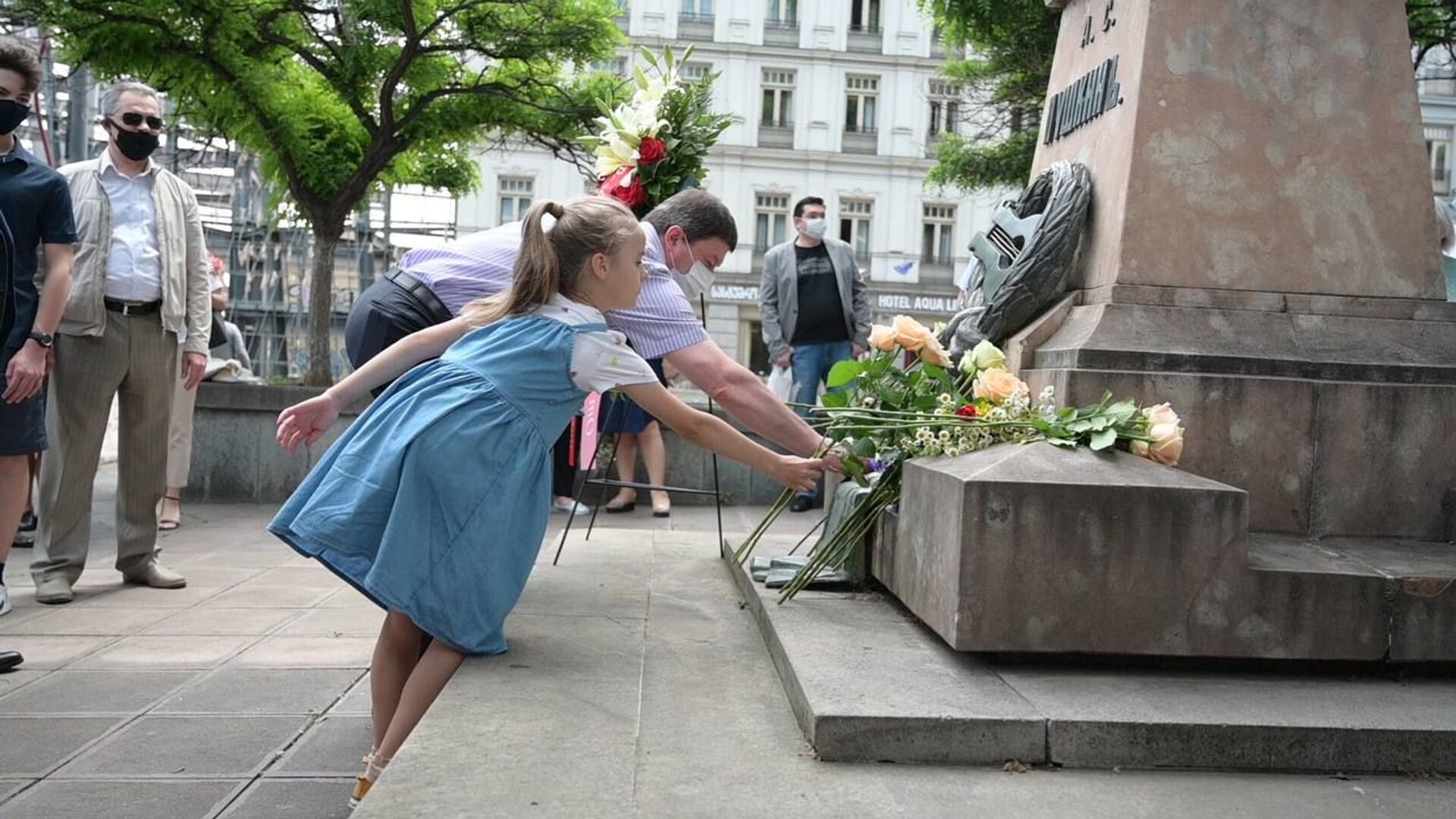 თბილისელებმა დიდი პოეტის, ალექსანდრ პუშკინის დაბადების დღე აღნიშნეს. - Sputnik საქართველო, 1920, 06.06.2025