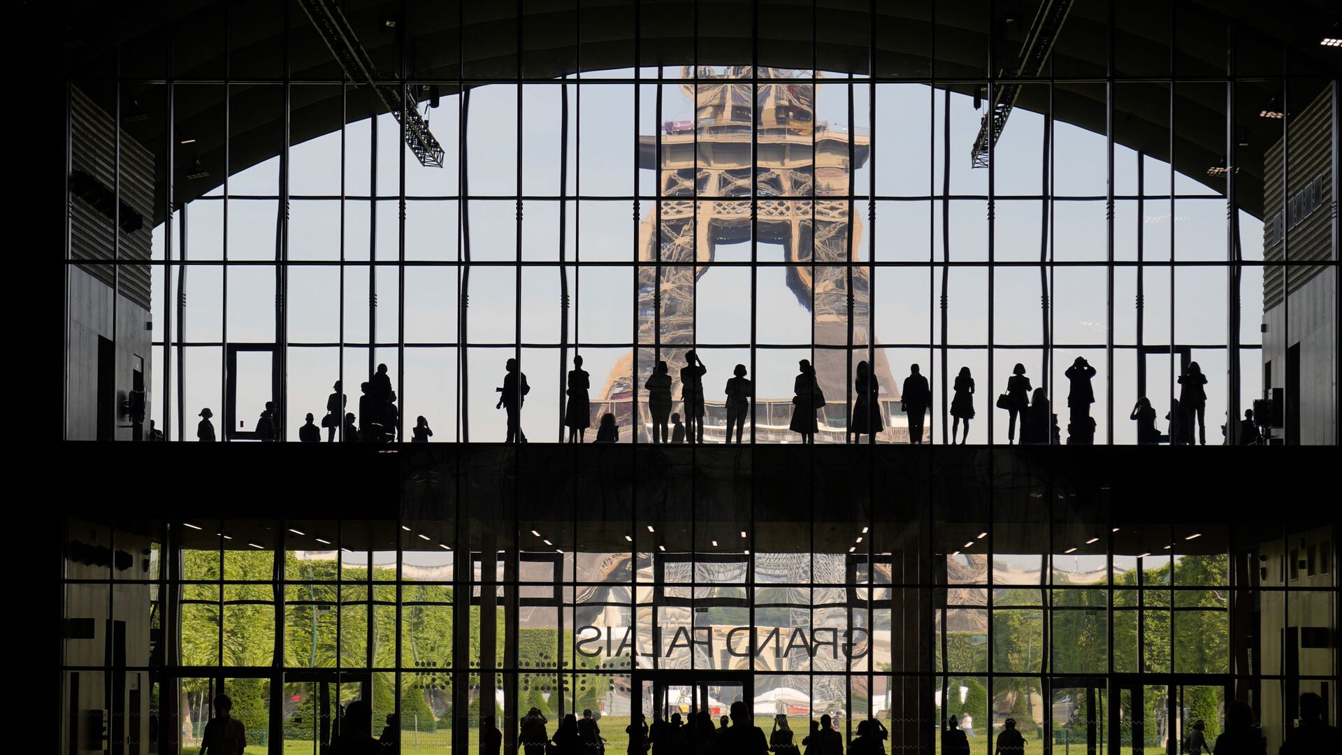 Презентация Большого дворца Ephemere с видом на Эйфелеву башню в Париже - Sputnik Грузия, 1920, 02.06.2022