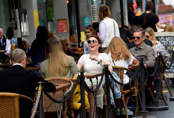 Местные жители оценивают хорошую улицу в Лондоне по таким критериям: атмосфера, энергия, революционный дух, наследие и крутые вещи на продаже. Все это есть у Саут-Бэнк - Sputnik Грузия