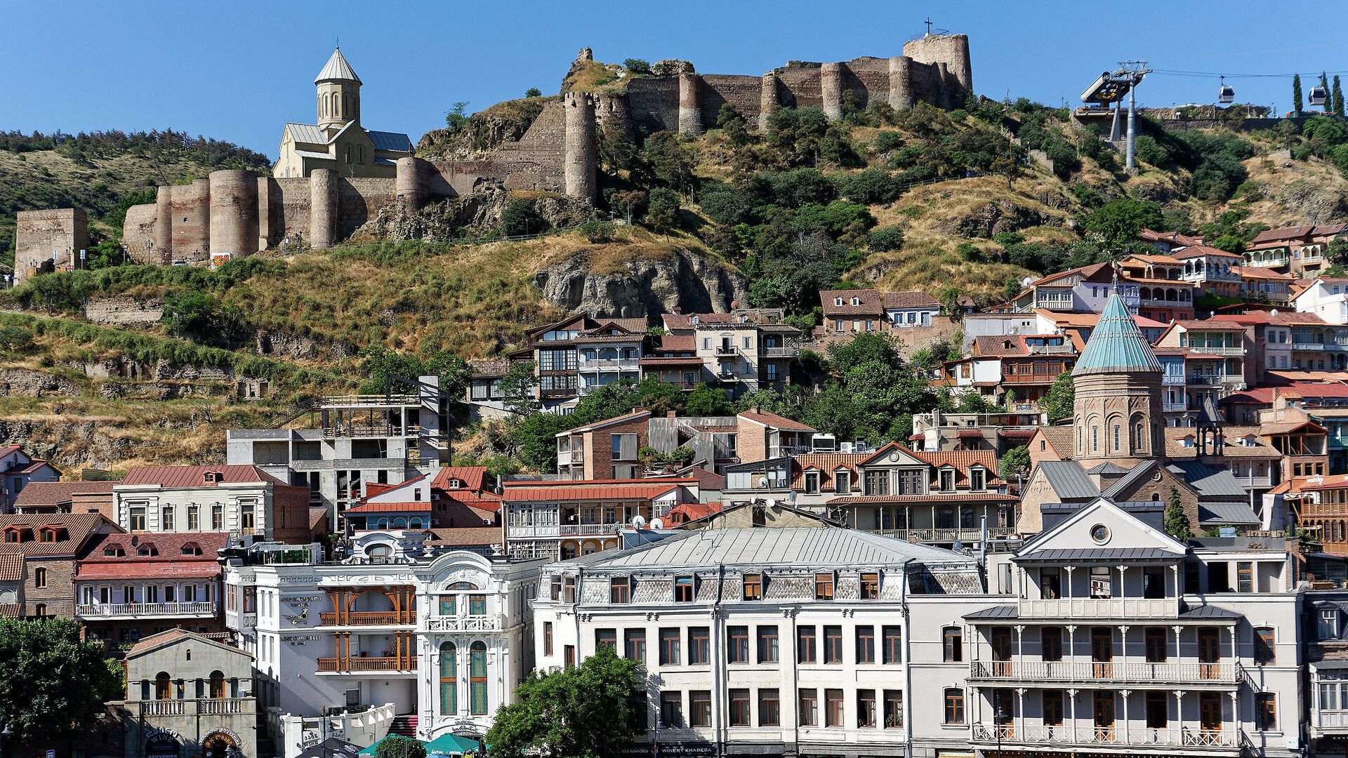 Вид на город Тбилиси - старый город, крепость Нарикала и Калаубани, церкви армянская и грузинская - Sputnik Грузия, 1920, 19.09.2021
