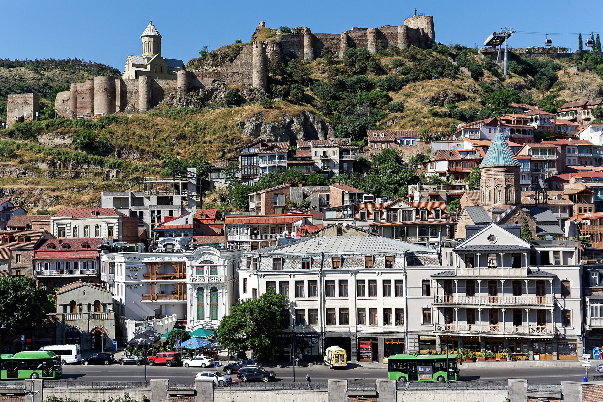 Вид на город Тбилиси - старый город, крепость Нарикала и Калаубани, церкви армянская и грузинская - Sputnik Грузия, 1920, 01.10.2022