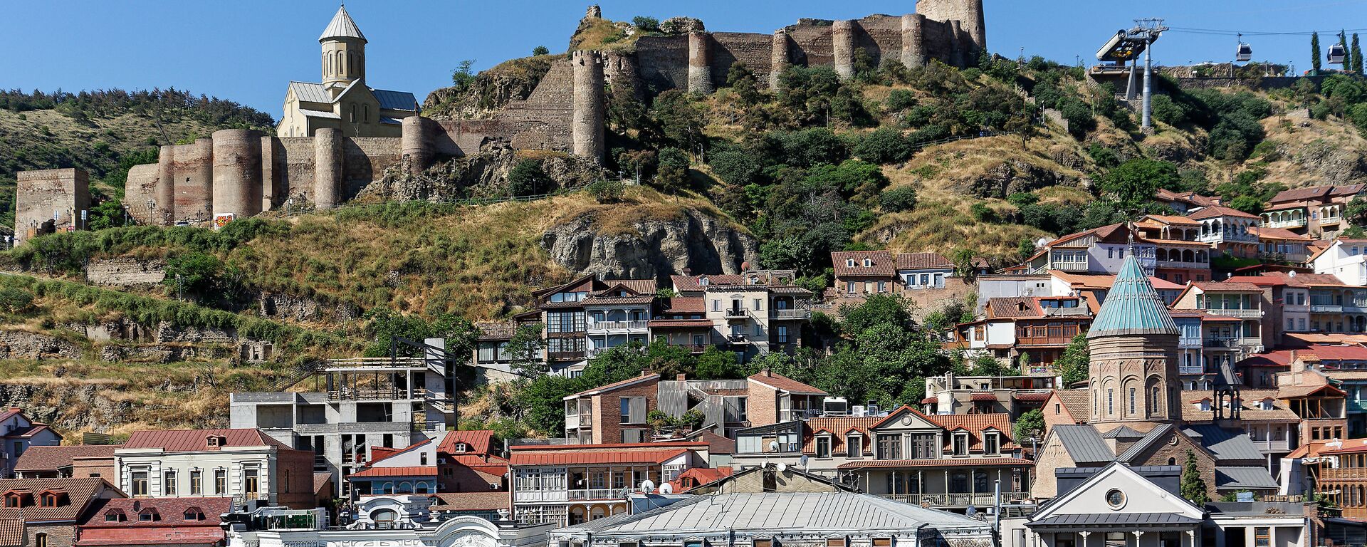Вид на город Тбилиси - старый город, крепость Нарикала и Калаубани, церкви армянская и грузинская - Sputnik Грузия, 1920, 19.09.2021