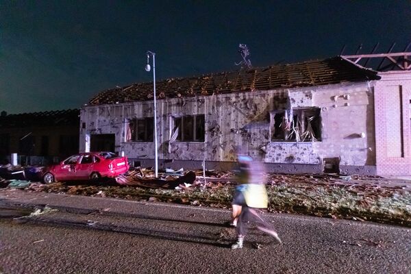 Поврежденные в результате торнадо здания в деревне Хруски, Южная Моравия - Sputnik Грузия