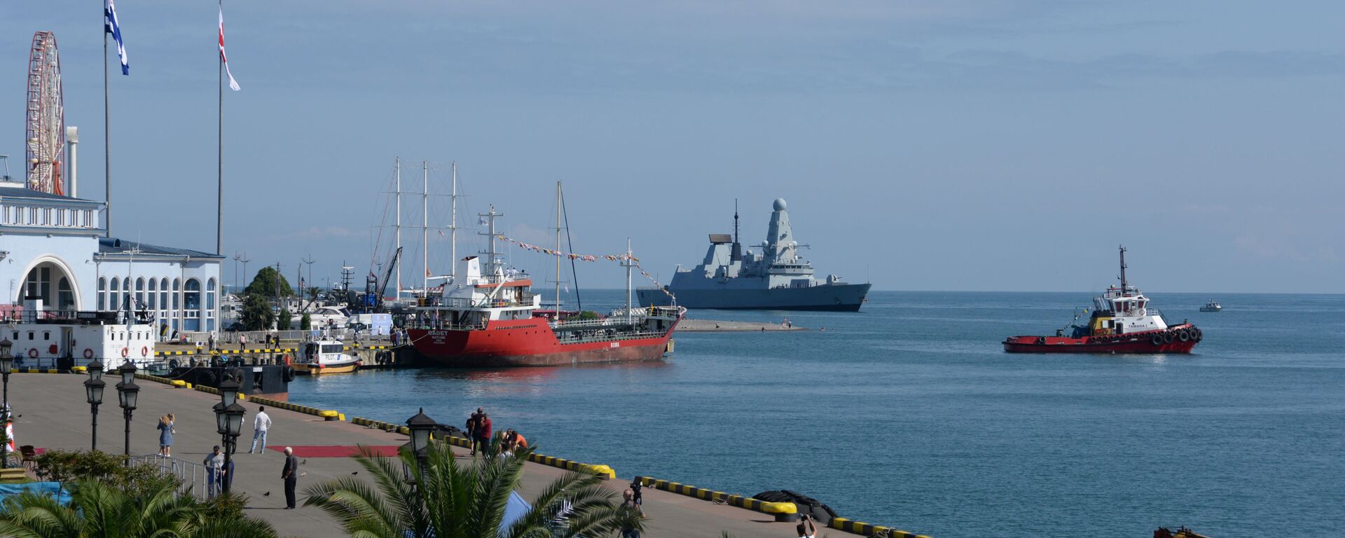 Британский эсминец Defender в Батумском порту - Sputnik Грузия, 1920, 25.06.2021