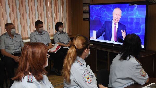 Трансляция прямой линии с президентом РФ В. Путиным - Sputnik Грузия
