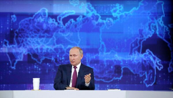Прямая линия с президентом РФ Владимиром Путиным - Sputnik Грузия