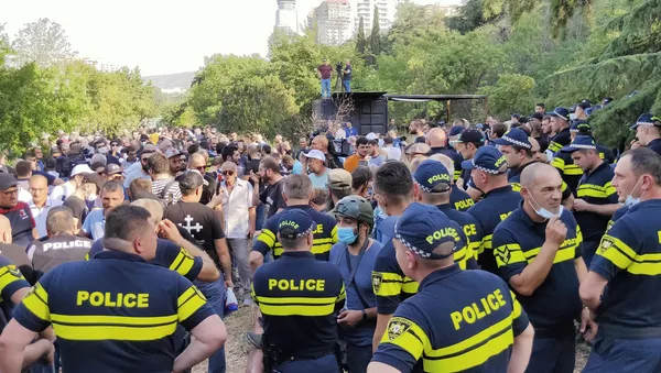 Акция протеста противников ЛГБТ в центре столицы Грузии 1июля 2021 года - Sputnik Грузия