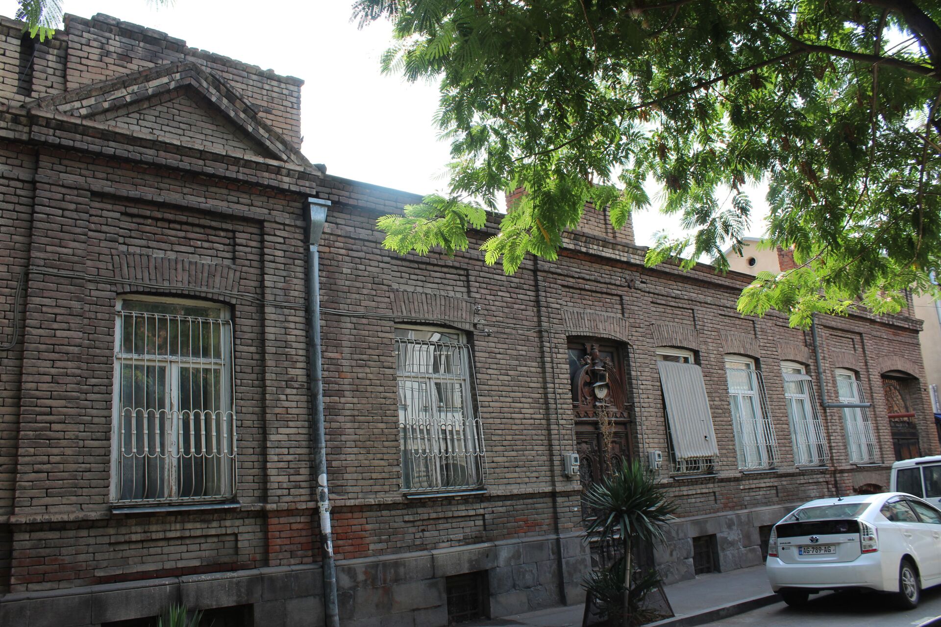 Фасад дома доктора Карамана Чиковани - Sputnik Грузия, 1920, 24.08.2021