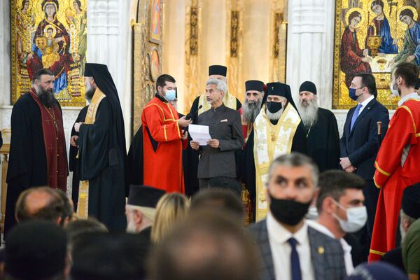 Мощи грузинской святой привез министр иностранных дел Индии, и он присутствовал на торжественной церемонии вместе с первыми лицами Грузии - Sputnik Грузия