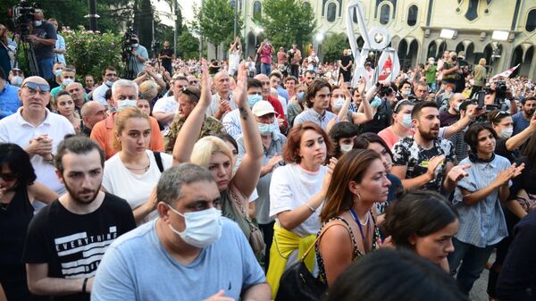Акция протеста у парламента из-за смерти Лексо Лашкарава. 12 июля 2021 года  - Sputnik Грузия