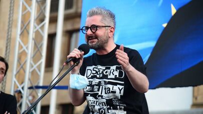 Ника Гварамия. Акция протеста у парламента из-за смерти Лексо Лашкарава. 12 июля 2021 года 