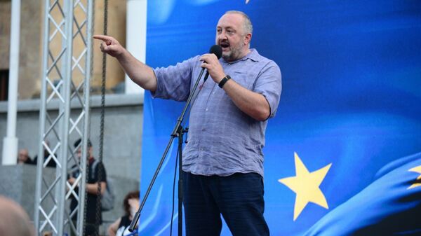 Георгий Маргвелашвили. Акция протеста у здания Парламента Грузии 17 июля 2021 года  - Sputnik Грузия